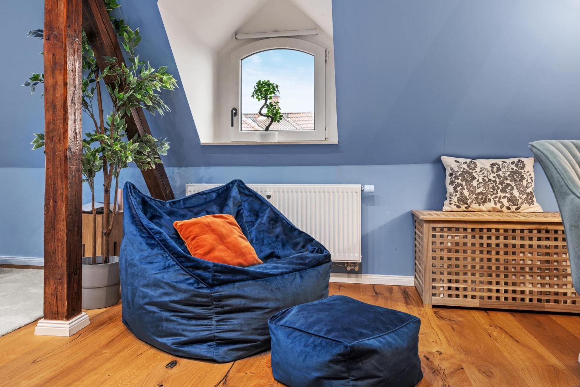 Edler Wohnraum Modernes Vorstadtstudio Mit Emma-Bett, Garten & Kaffeevollautomat Zwickau Luaran gambar